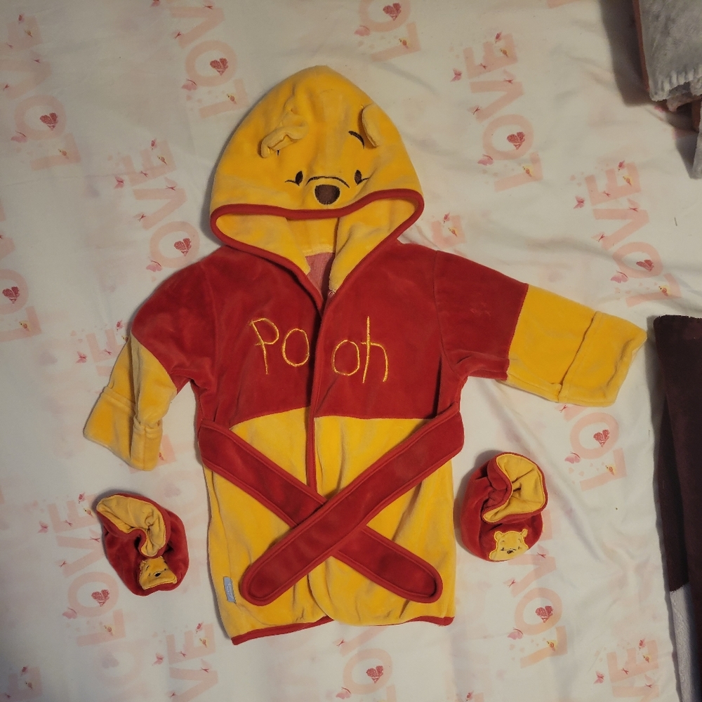Winnie-the-Pooh Robe & Booties Set
